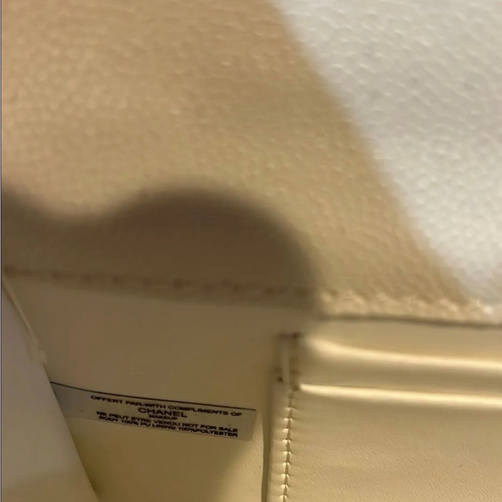 Chanel Makeup Bag white color with Gold hardware - Picture 2 of 4